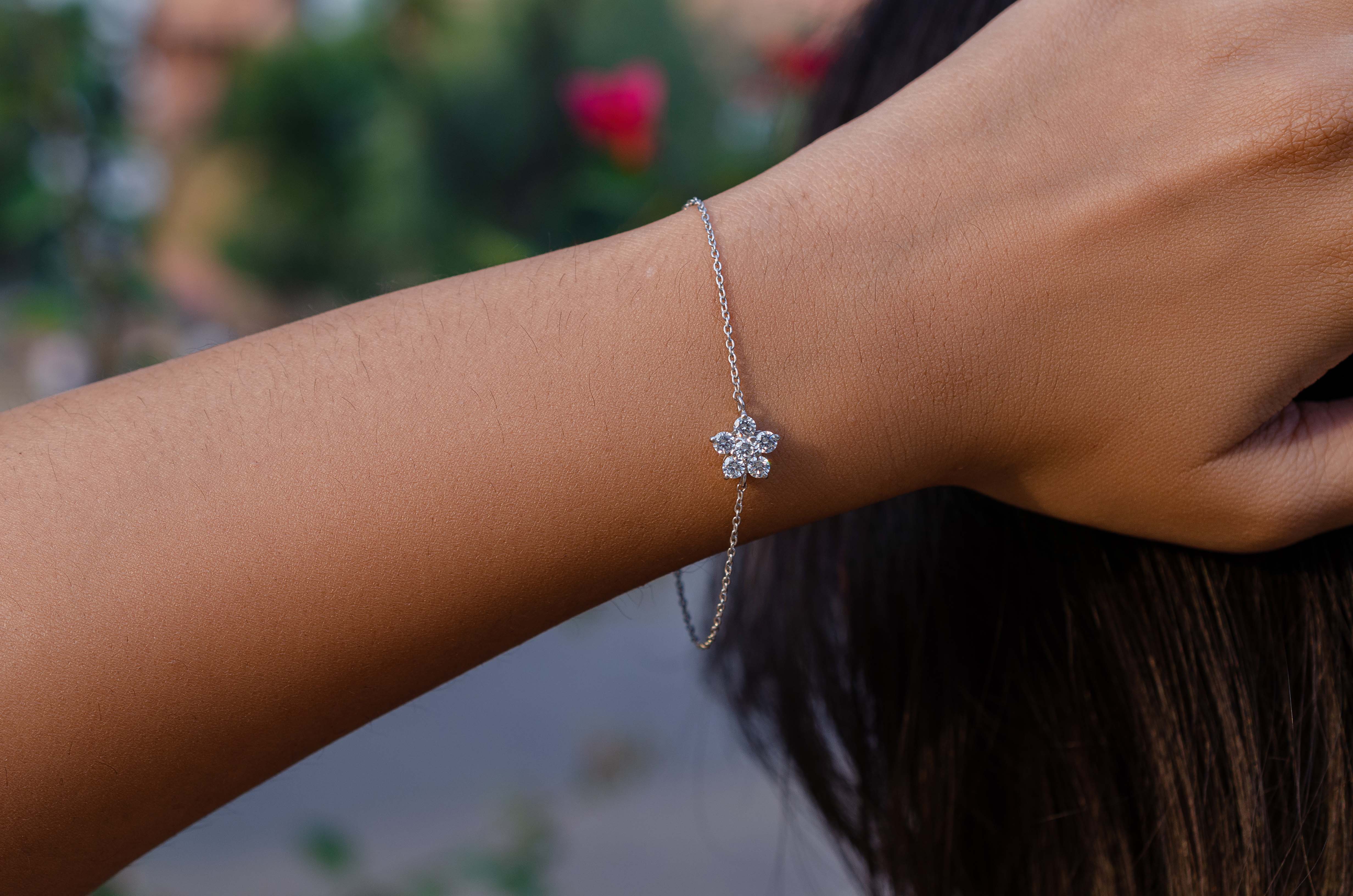 92.5 Sterling Silver Flower Bracelet – Elegant Floral Design, Adjustable Chain, Gift for Her