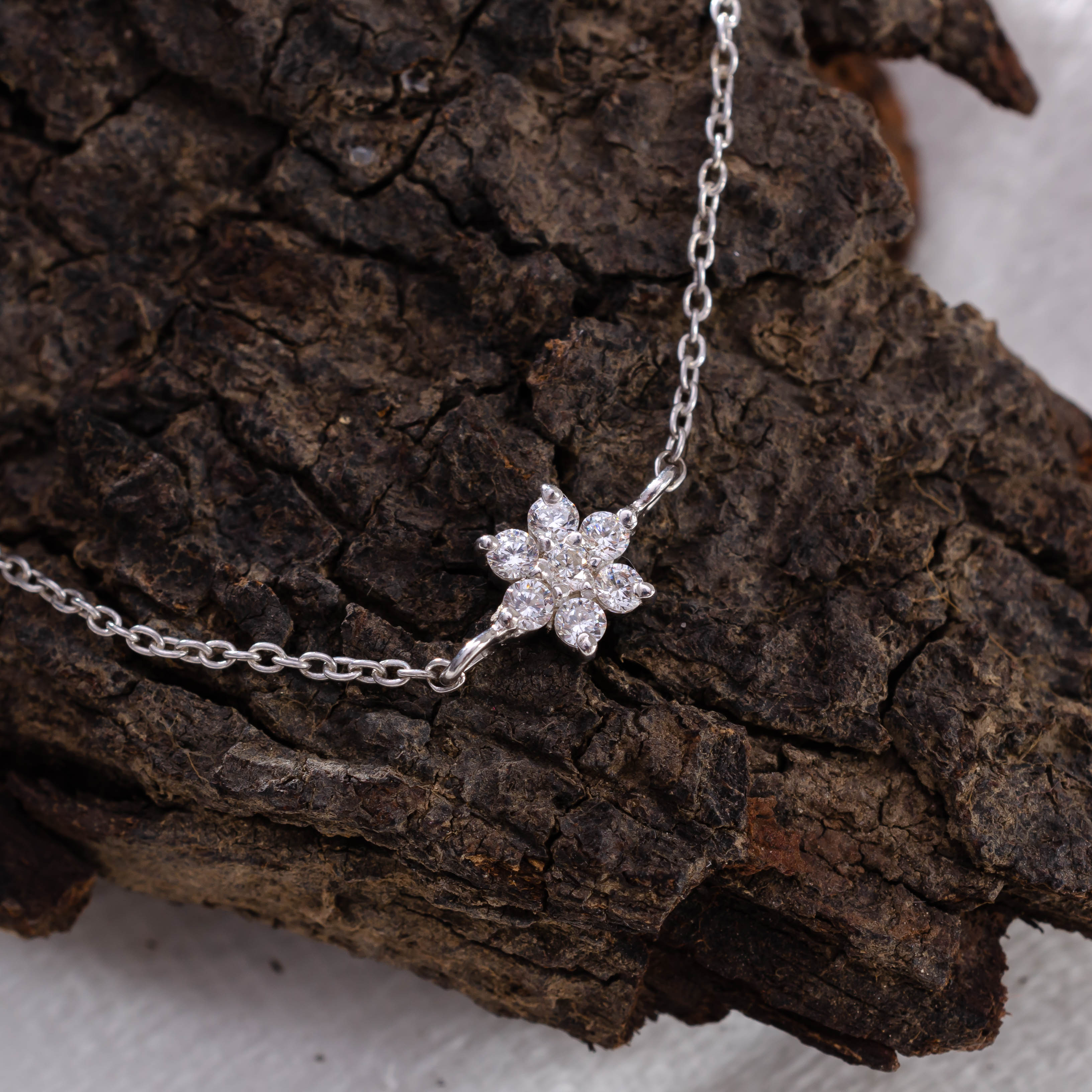 92.5 Sterling Silver Flower Bracelet – Elegant Floral Design, Adjustable & Perfect Gift for Her