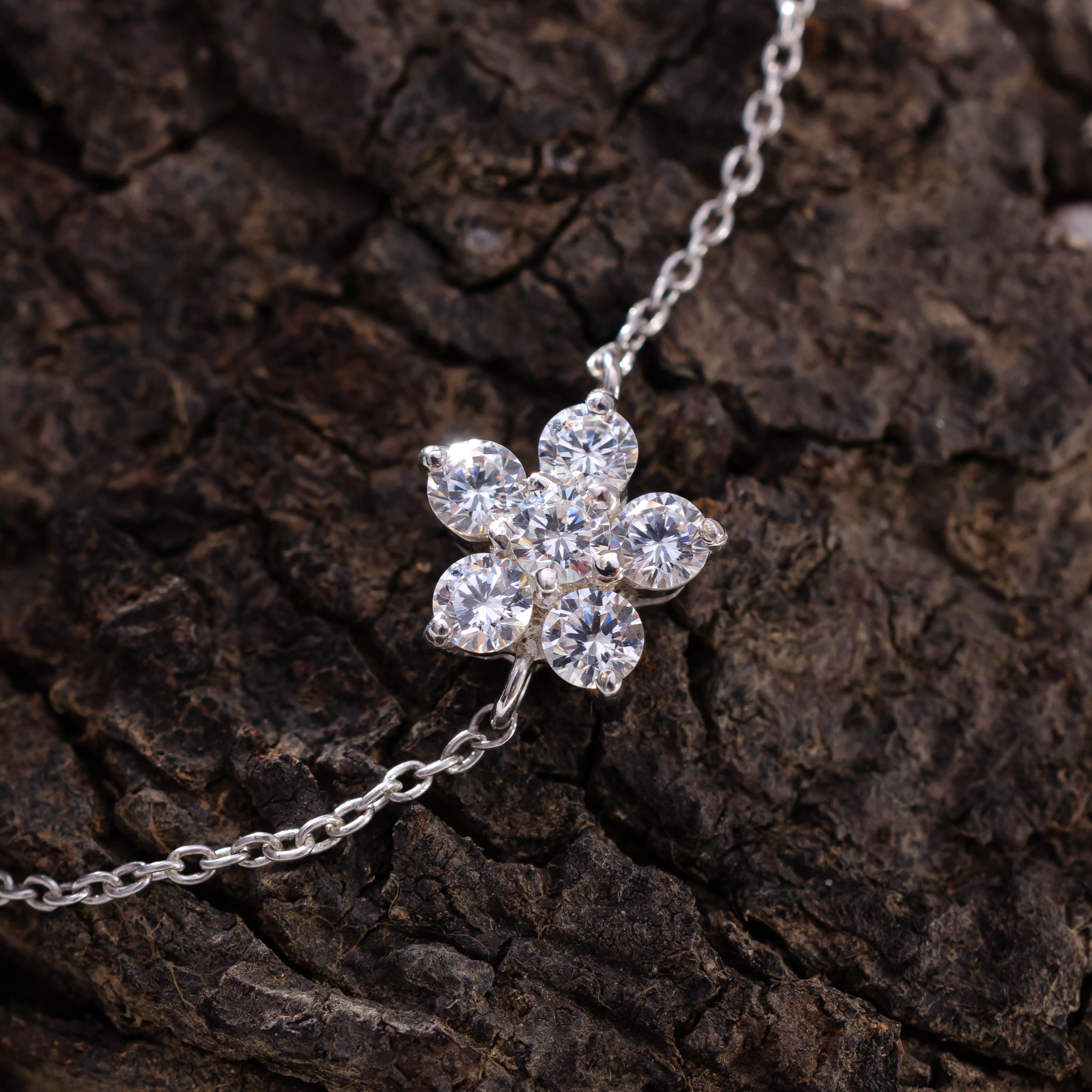 92.5 Sterling Silver Flower Bracelet – Elegant Floral Design, Adjustable Chain, Gift for Her